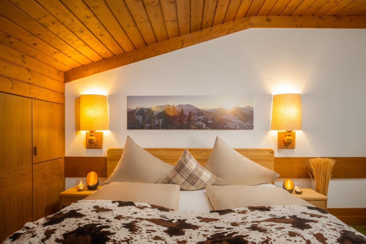 Hotel-Pension Schattberg Saalbach-Hinterglemm Bagian luar foto